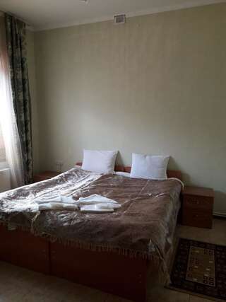 Гостиница Корона Домбай Двухместный номер эконом-класса с 1 кроватью или 2 отдельными кроватями-1